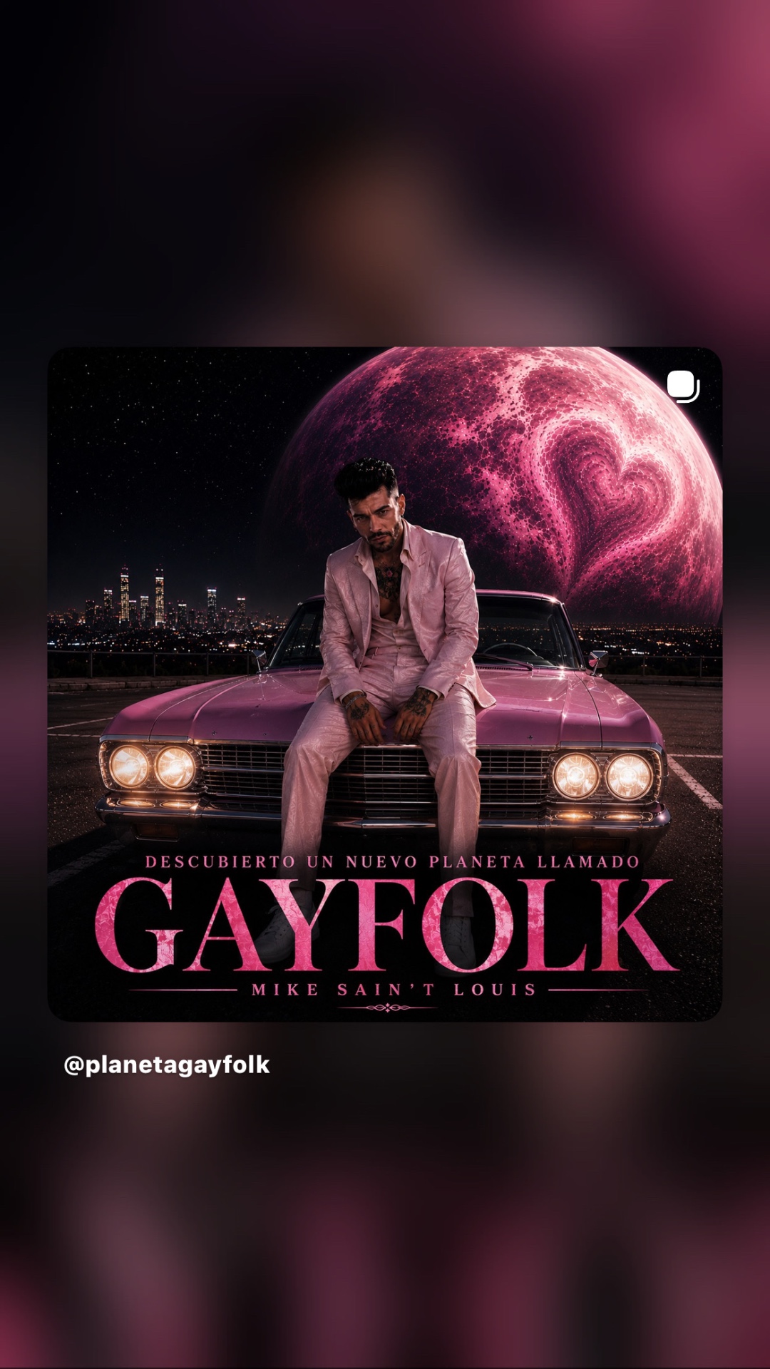 Póster oficial GAYFOLK: Mike Sain't Louis sobre coche rosa con planeta corazón al fondo.