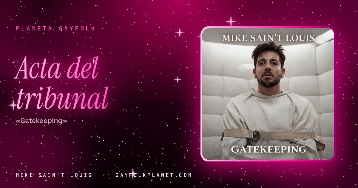 Portada de «Gatekeeping», canción de Mike Sain't Louis: un hombre con barba, pelo revuelto y pendientes, con una camisa de fuerza beige cerrada con una correa, mira de frente dentro de una habitación acolchada blanca, con su nombre arriba y el título abajo en letras blancas