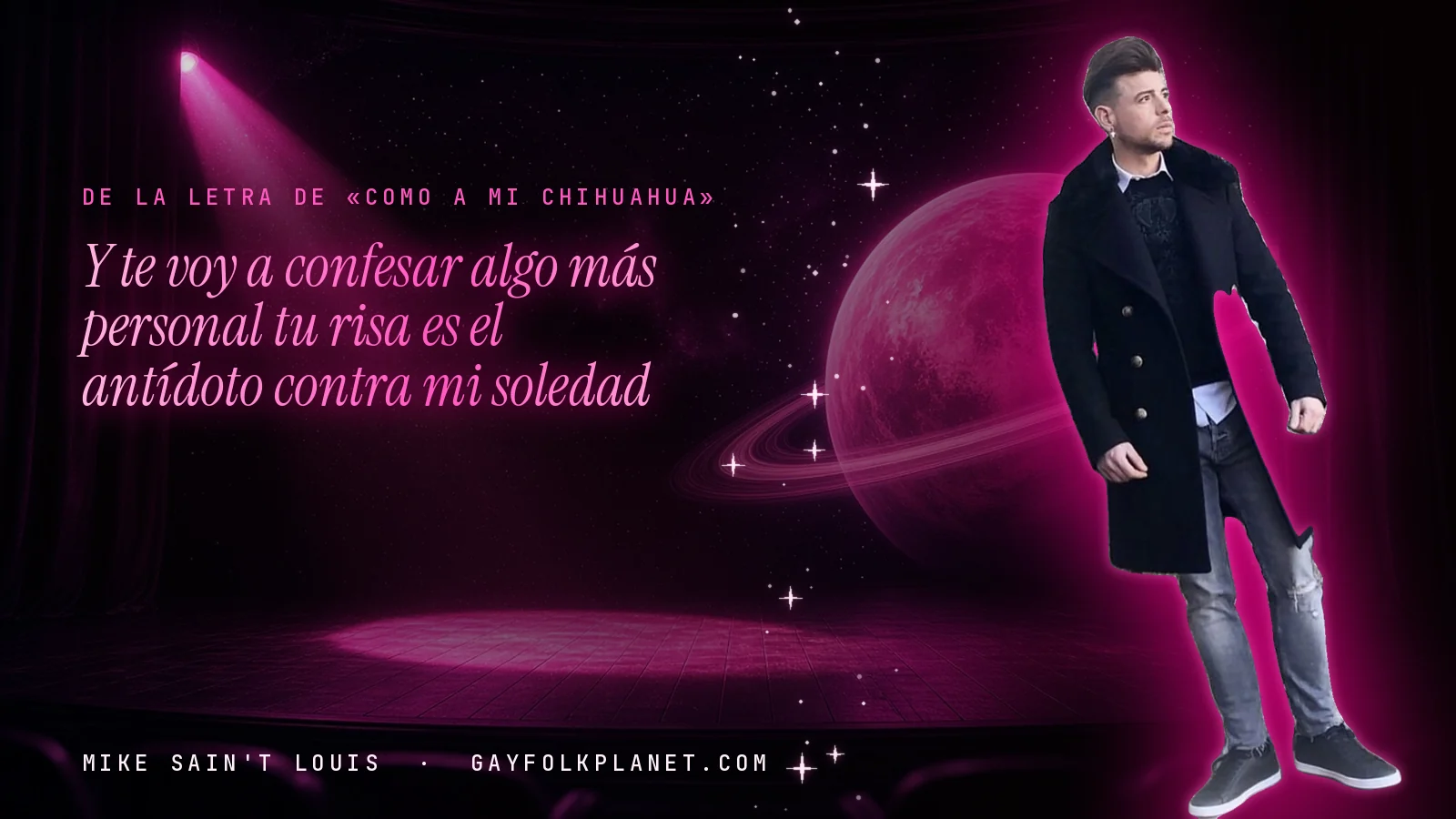 Mike Sain't Louis en un escenario con foco rosa y un planeta con anillos, con el verso «Y te voy a confesar algo más personal tu risa es el antídoto contra mi soledad» de «Como a mi chihuahua»