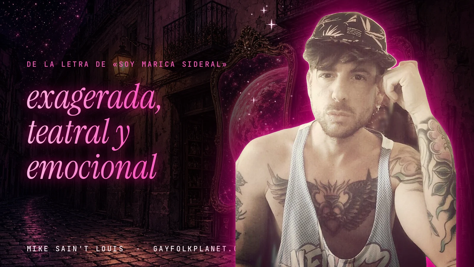 Mike Sain't Louis en un callejón nocturno con espejos de feria y un planeta magenta, con el verso «exagerada, teatral y emocional» de «Soy marica sideral»