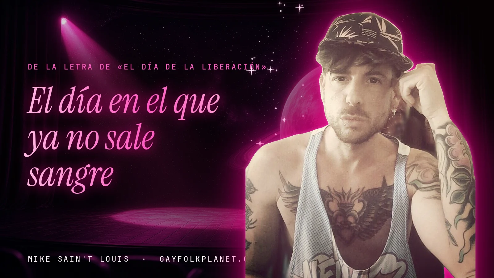 Mike Sain't Louis en un escenario con foco rosa y un planeta con anillos, con el verso «El día en el que ya no sale sangre» de «El día de la liberación»