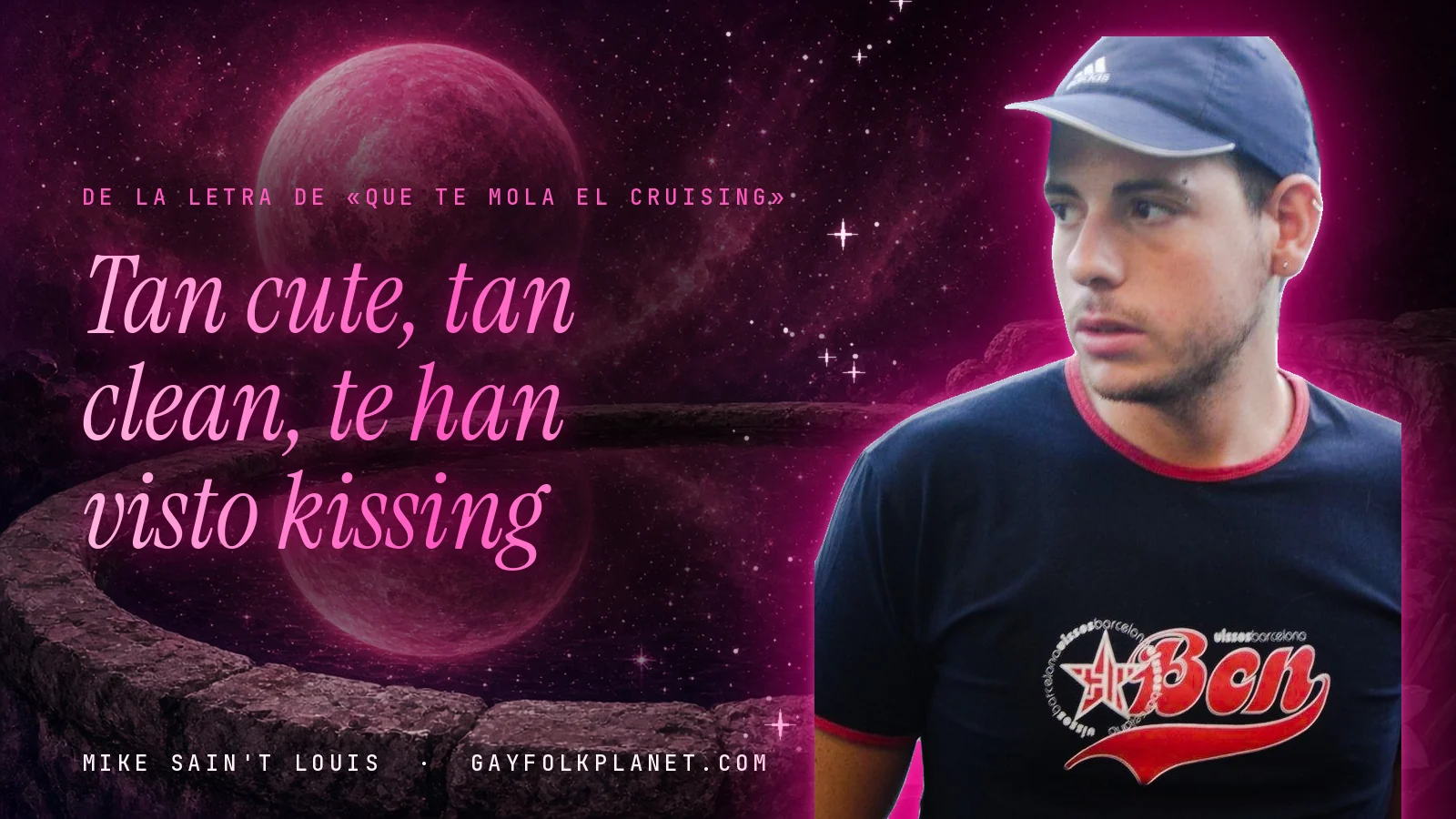 Mike Sain't Louis junto a una fuente que refleja un planeta magenta, con el verso «Tan cute, tan clean, te han visto kissing» de «Que te mola el cruising»