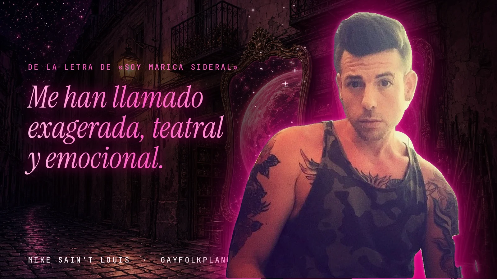 Mike Sain't Louis en un callejón nocturno con espejos de feria y un planeta magenta, con el verso «Me han llamado exagerada, teatral y emocional.» de «Soy marica sideral»