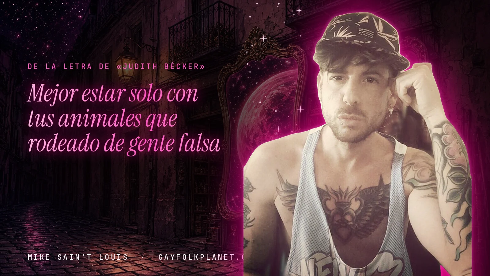 Mike Sain't Louis en un callejón nocturno con espejos de feria y un planeta magenta, con el verso «Mejor estar solo con tus animales que rodeado de gente falsa» de «Judith Bécker»