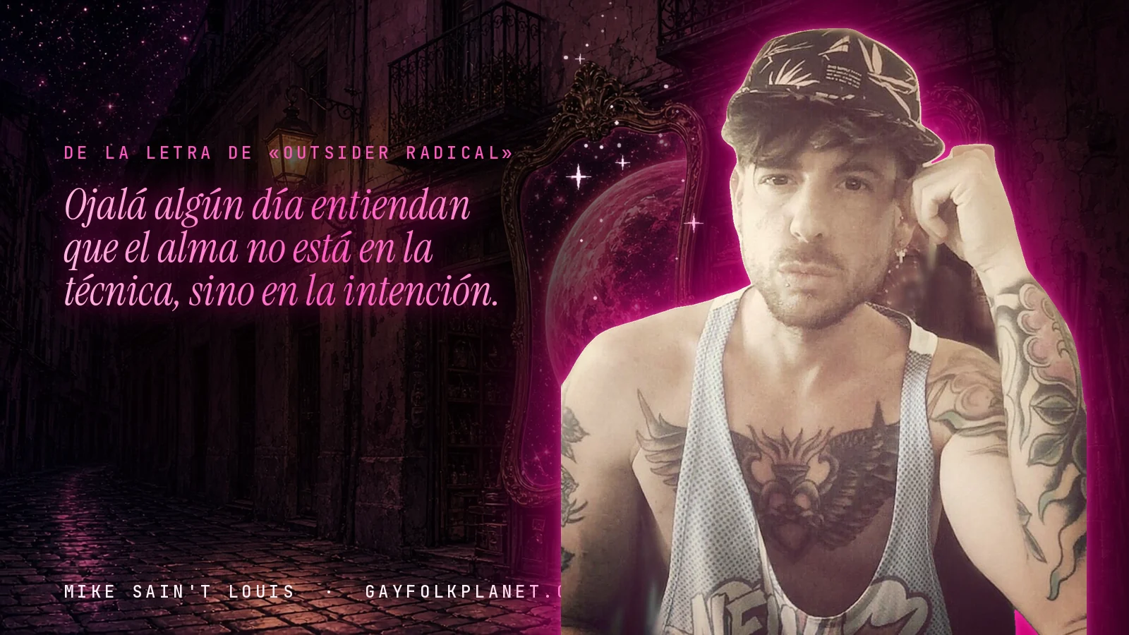 Mike Sain't Louis en un callejón nocturno con espejos de feria y un planeta magenta, con el verso «Ojalá algún día entiendan que el alma no está en la técnica, sino en la intención.» de «Outsider Radical»