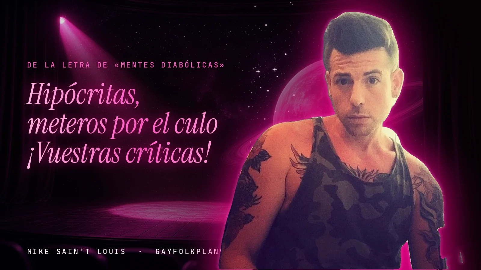 Mike Sain't Louis en un escenario con foco rosa y un planeta con anillos, con el verso «Hipócritas, meteros por el culo ¡Vuestras críticas!» de «Mentes Diabólicas»