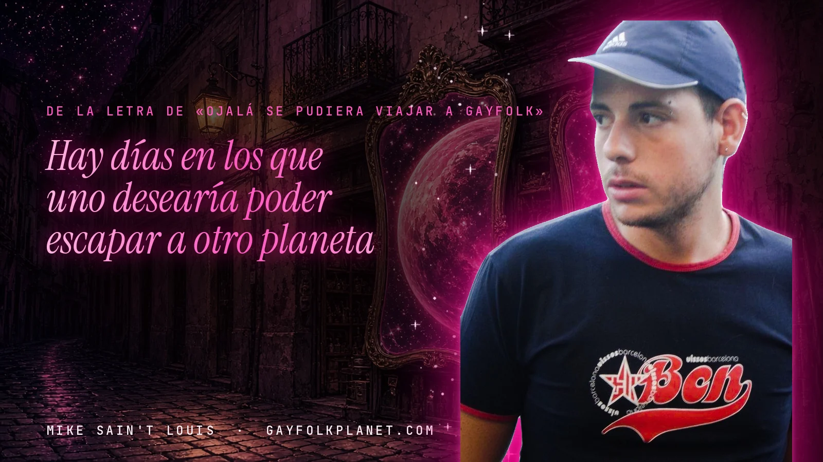 Mike Sain't Louis en un callejón nocturno con espejos de feria y un planeta magenta, con el verso «Hay días en los que uno desearía poder escapar a otro planeta» de «Ojalá se pudiera viajar a Gayfolk»