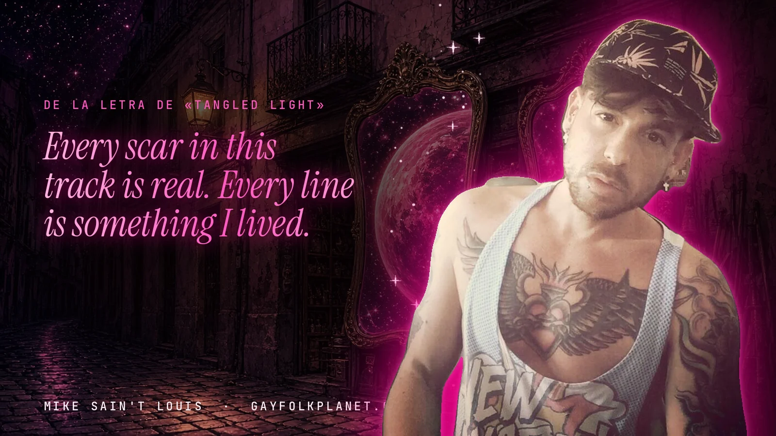 Mike Sain't Louis en un callejón nocturno con espejos de feria y un planeta magenta, con el verso «Every scar in this track is real. Every line is something I lived.» de «Tangled Light»