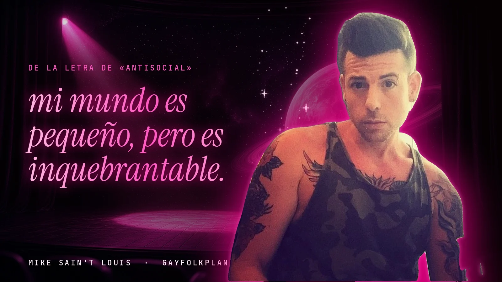 Cartel con el verso del mundo pequeño e inquebrantable de «Antisocial», sobre una escena del universo del Planeta Gayfolk