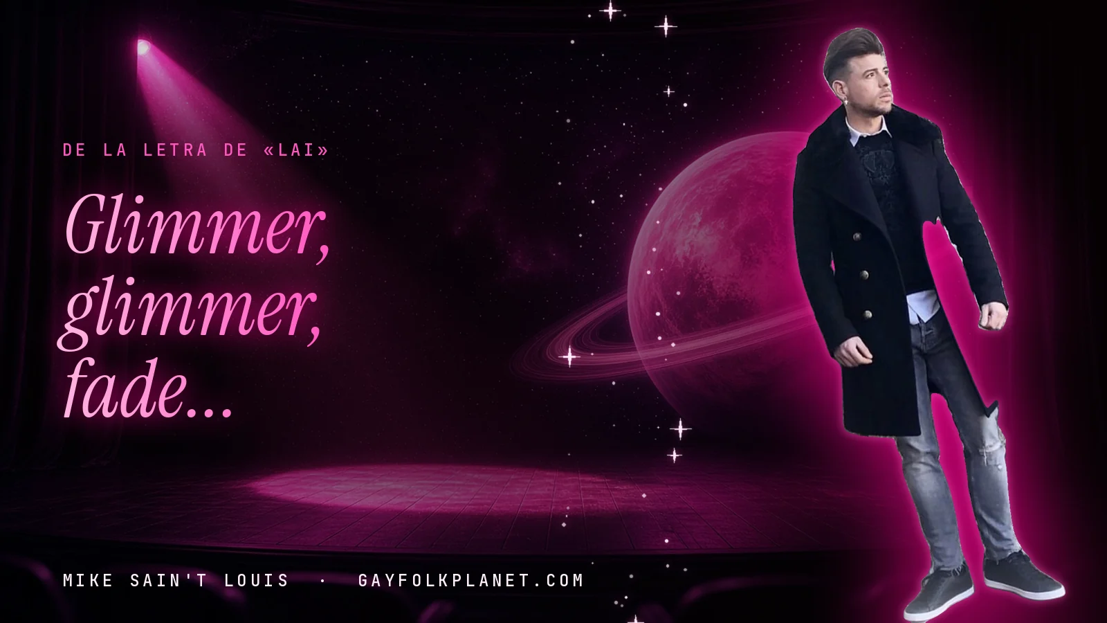Mike Sain't Louis con abrigo oscuro ante un escenario con foco rosa y un planeta con anillos, junto al verso «Glimmer, glimmer, fade...» de «Lai»