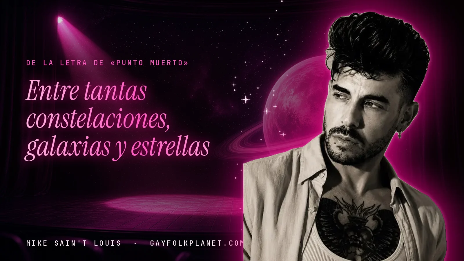 Retrato de Mike Sain't Louis ante un escenario con foco rosa, junto al verso «Entre tantas constelaciones, galaxias y estrellas» de «Punto muerto»