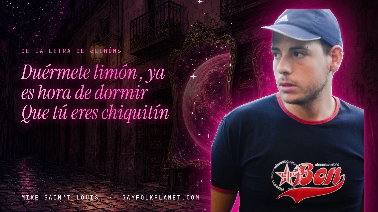 Mike Sain't Louis con gorra azul y camiseta oscura con las letras «Bcn», en un callejón de noche con un espejo de marco dorado, junto a los versos «Duérmete limón, ya es hora de dormir» y «Que tú eres chiquitín»
