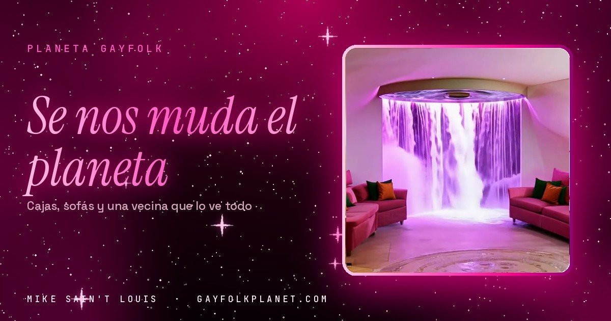 Fotograma del videoclip de «La vecina cotilla», de Mike Sain't Louis: un salón de paredes rosas con dos sofás fucsia llenos de cojines y una cascada de luz morada en la pared del fondo, en la portada de «Se nos muda el planeta»