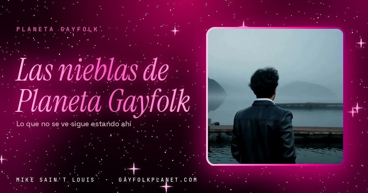 Fotograma de «So Insignificant»: un hombre con chaqueta de cuero negra, de espaldas, frente a un lago cubierto de niebla con un embarcadero de madera y una montaña oscura que asoma entre la bruma