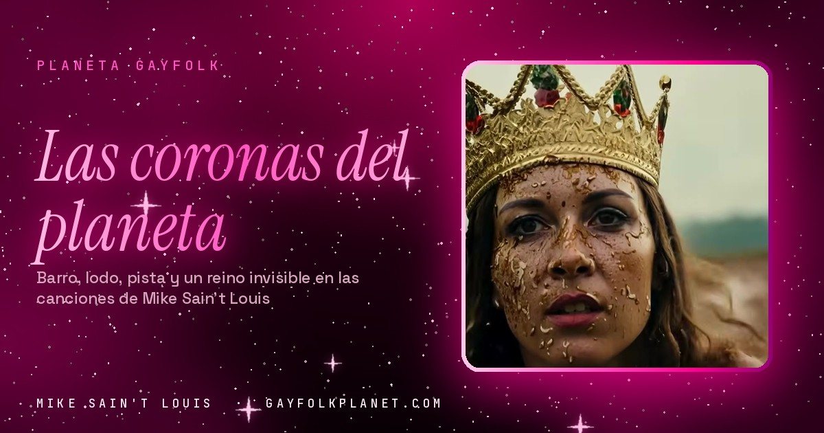 Fotograma de «El impostor»: una mujer con una corona dorada de piedras rojas y la cara salpicada de barro, en mitad de un campo embarrado y brumoso